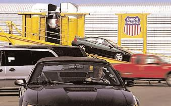 1999 Review AUTOMOTIVE Vehicle shipments grew 14% compared to a 7% increase in domestic vehicle sales.