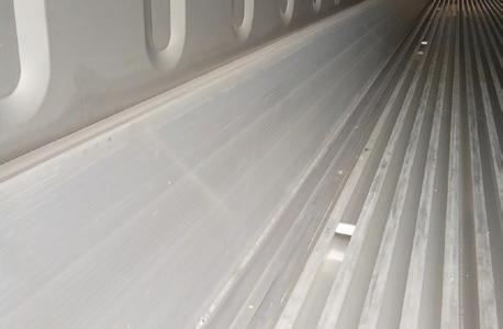 3. D RY CARGO IN REEFERS: ISSUES TO CONSIDER (CONTINUED) Picture 2 Close up of aluminium T Floor.
