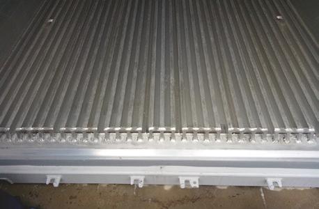 T Floor lashing points (where available) Aluminium scuff liner Stainless steel lining panels Picture 3