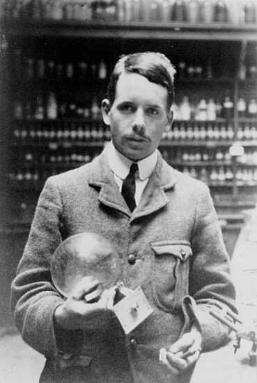 MOSELEY Henry Moseley, an English physicist, improved Mendeleev s Table He arranged the elements by atomic number