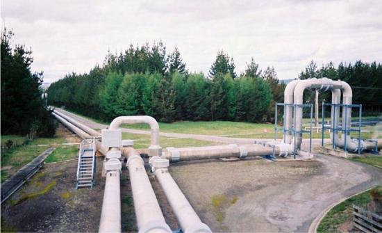 Figure 14 Geothermal power generation is compatible with other land uses, as demonstrated by steam pipelines for a plant in Ohaaki, New Zealand, that run through land used for grazing and