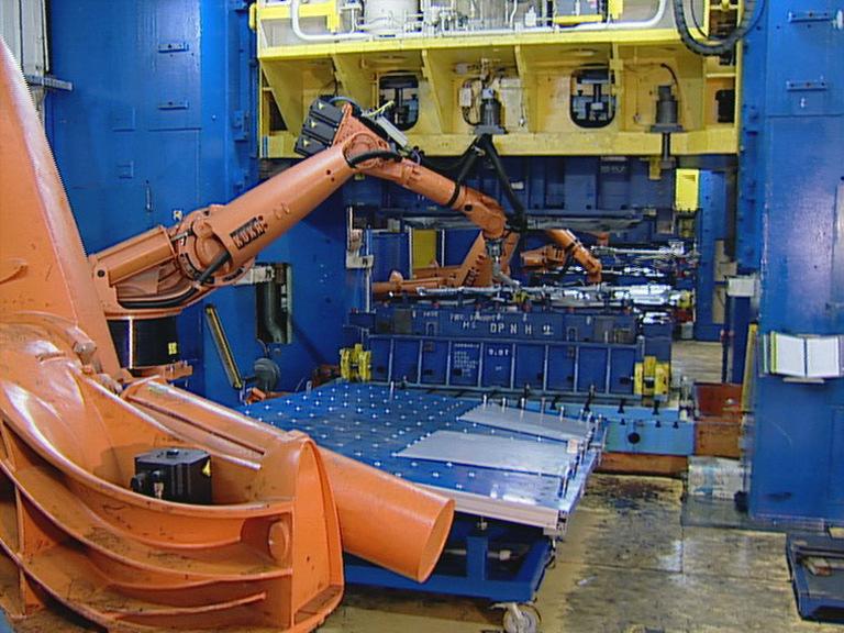 Robotic Integration For press lines that require a high degree of flexibility or stamping operations that require lower cost investments to automate their processes, Atlas offers robotic stacking