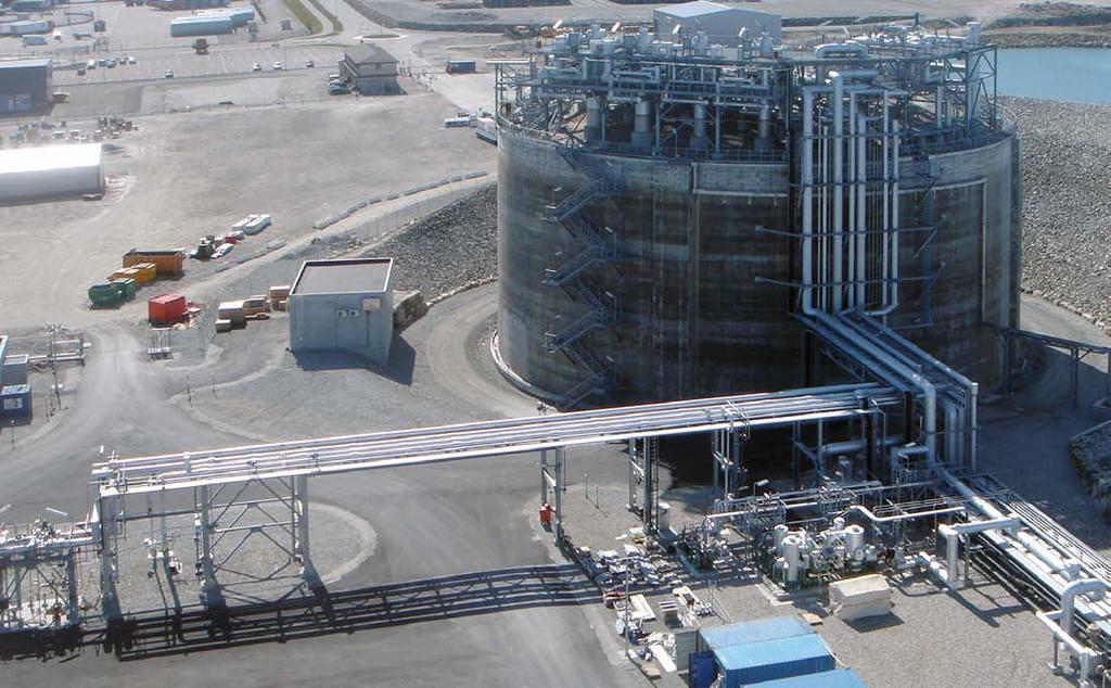 11 LNG truck loading station with 30,000 m³ LNG storage tank at Stavanger LNG plant Refrigerant system The refrigerant gas stream is withdrawn from the shell side of the precooling section of the