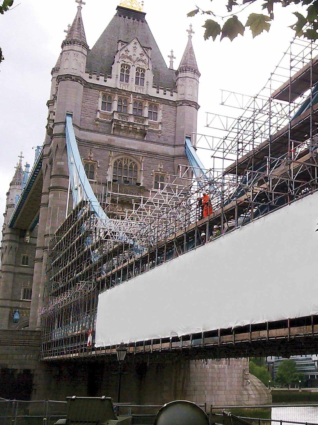 TOWER BRIDGE [LONDON] Project: SHRINK WRAP Encapsulation of Tower Bridge Purpose: Environmental containment protecting