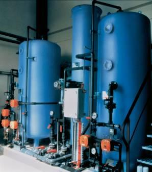 If the water is to be desalinated even more to achieve even lower conductivities, so-called mixed bed filters (e.g.