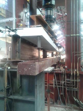 Beam test: Strength at 800KN Middle of the Bolted steel-aac beam
