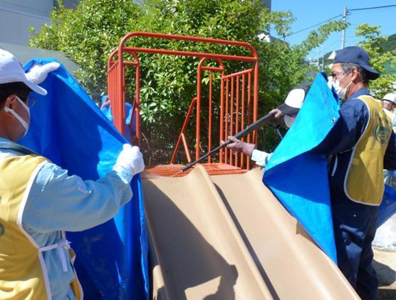 equipment, etc. The measures that are required in advance, specific decontamination methods, and notes of caution for the decontamination of fences, outside walls, benches, playground equipment, etc.