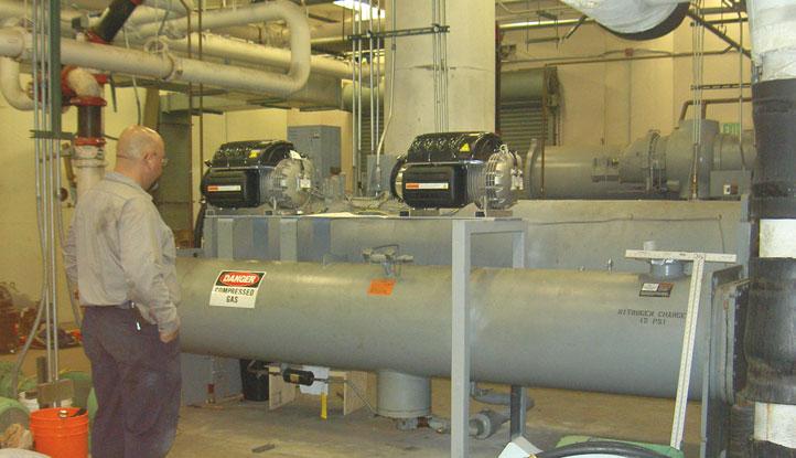 Post-Retrofit of Oil-less Compressors At light loads the retrofitted chiller is able to operate at 25 kw; the Carrier minimum operating point with the screw compressor was 50 kw.