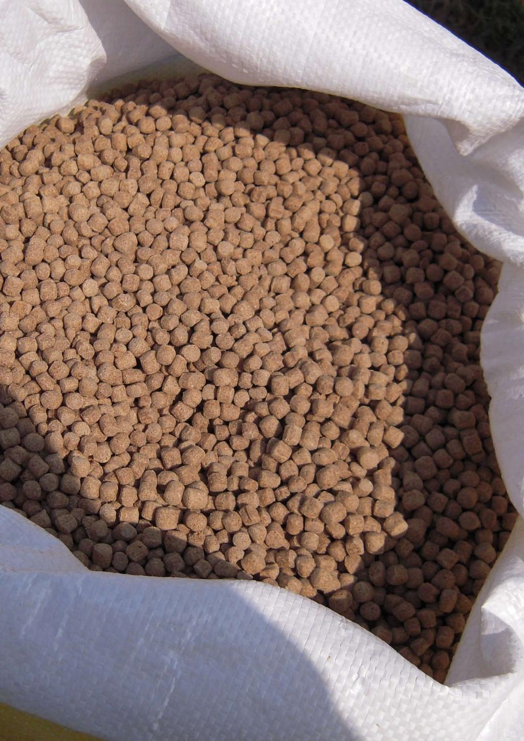 Industrially produced soya-based (28% crude protein) floating pelleted