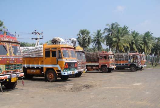 30 Feeding and feed management of Indian major carps in Andhra Pradesh, India PLATE 10 Main types of vehicles used for