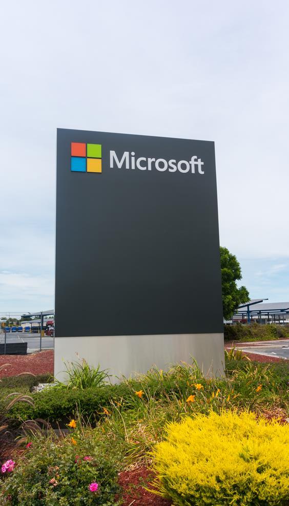 Microsoft: Program Gains Turned data into business intelligence - Developed close partnership with MSP - Jointly developed operations dashboard with SLA s and KPI s - Created dashboards for each