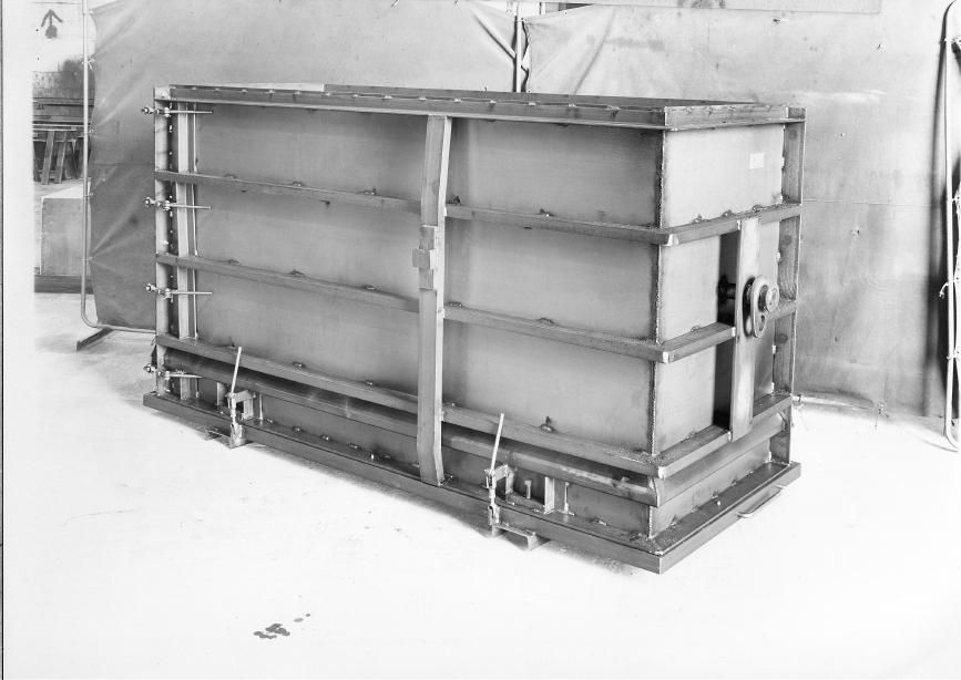 YOUTH AND OVERSIZE VAULT MOLDS