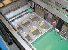 The required forming plate for the current packaging program will automatically be charged from the magazine