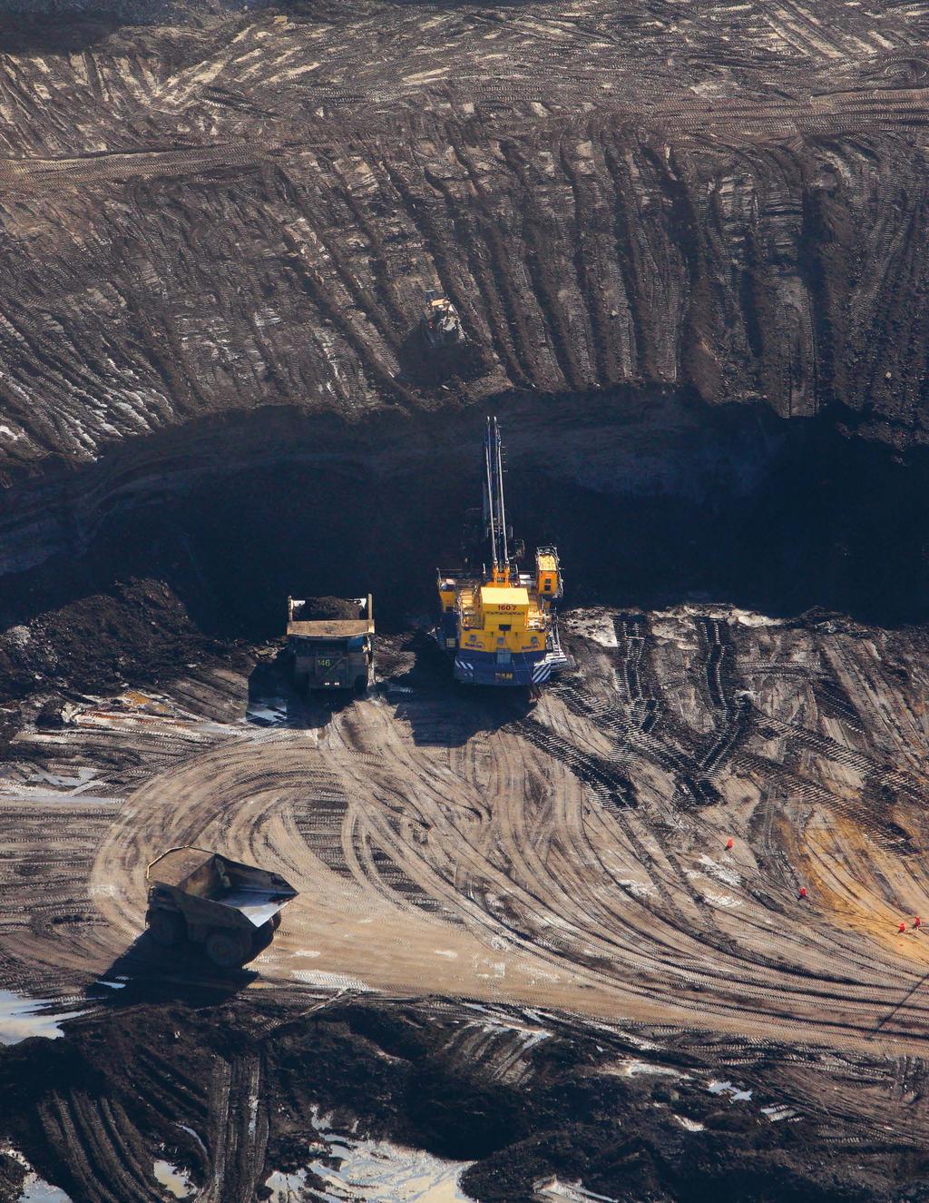 23 Mining bitumen at the Suncor Millennium