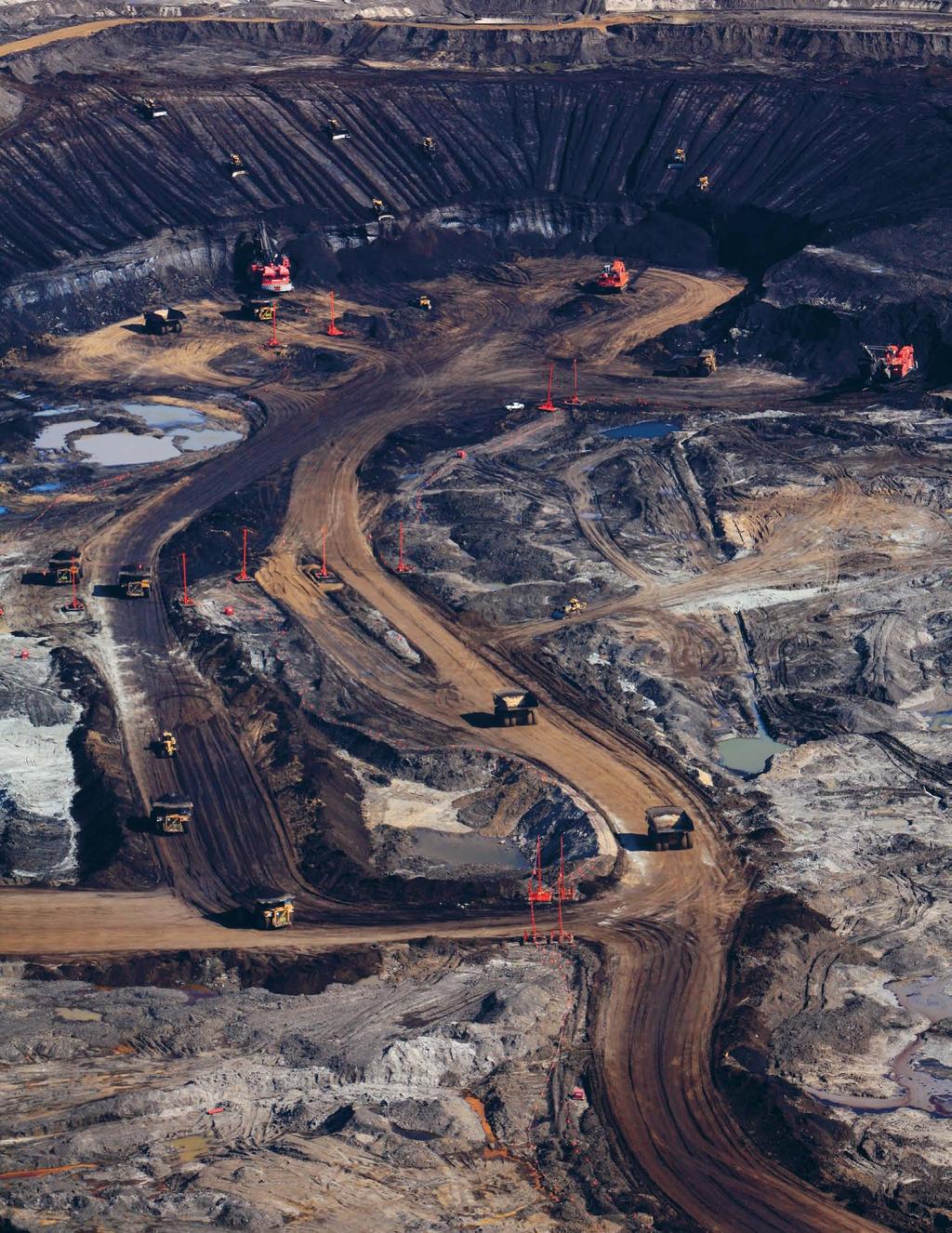 35 Mining bitumen at the Syncrude Aurora tar