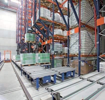 P&D conveyor systems In high-bay warehouses of this type, transporting pallets from the