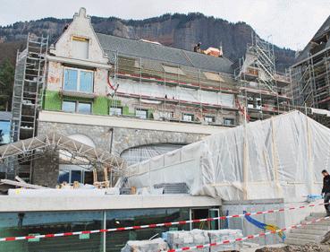 The strengthening works above 12 columns took 1½ days. The building could then be approved. At the Park Hotel in Vitznau, a deck slab was strengthened during alterations and renovations.