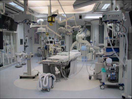 3.2 Equipment The patients were treated in Sahlgrenska University Hospital s hybrid operating room. Figure 5 shows the hybrid room at Sahlgrenska University Hospital.