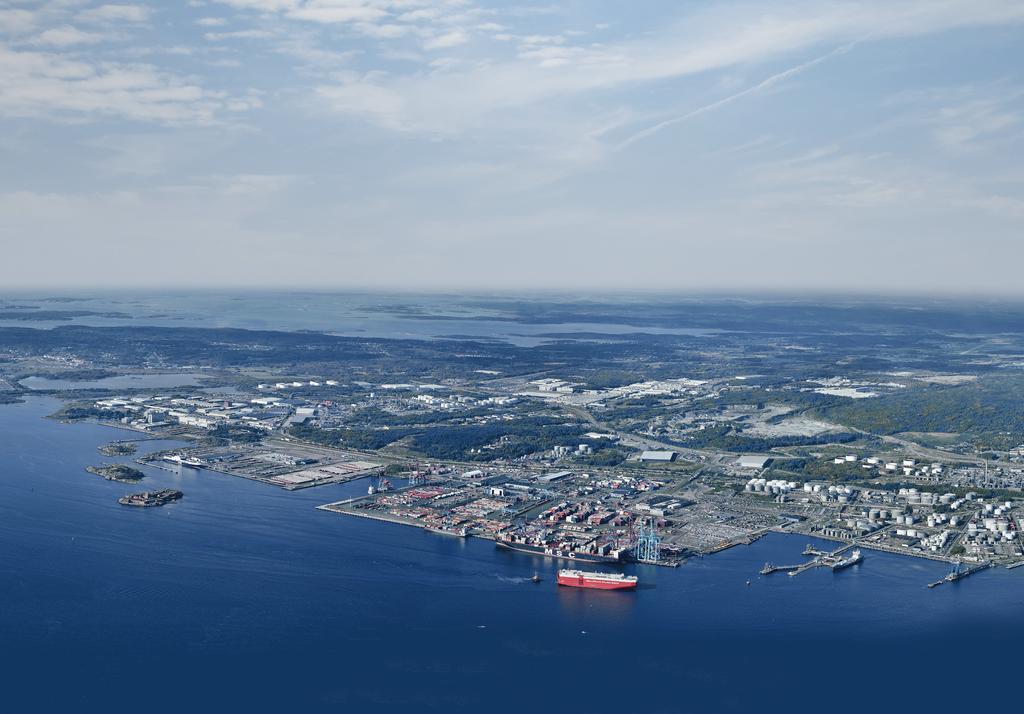 Welcome to Scandinavia s largest port 365/24/7 The Port of Gothenburg is open to vessels and cargo transport every single day of the year, 24 hours every day.