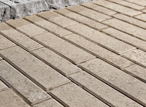 AVENNIO Brown s Avennio Pavers deliver a blend of performance, design, ease-of-care and a trendy appearance. At 80mm thick, Avennio pavers can be used in any application from patio to roadway.