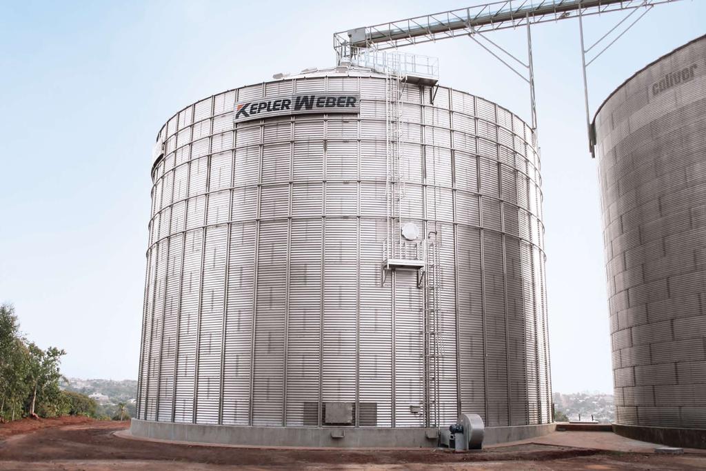 Technical details common to all metallic silos Silo Body Side sheets are made of highly resistant steel and coated with zinc in a 350 g/m² layer, which guarantees resistance to corrosion and high