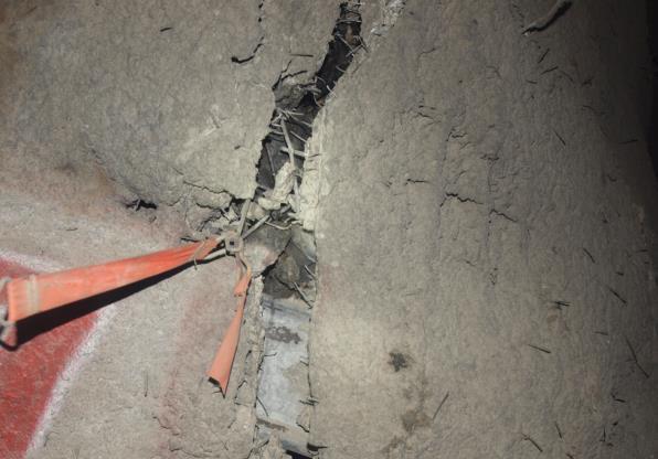 Post fracture displacement is also increased relative to fibre reinforced shotcrete. Mesh reinforced shotcrete typically fractures into blocks which are connected to adjacent blocks by mesh strands.