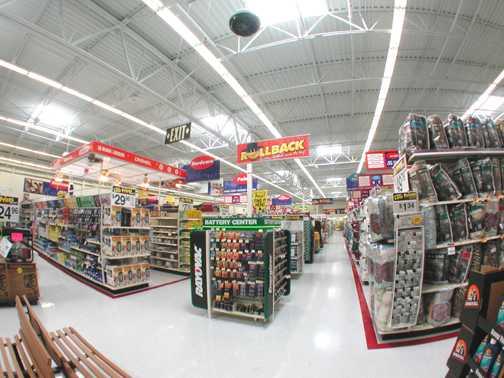 Some of the largest retailers use skylights 3 WalMart has over 1,500 skylit