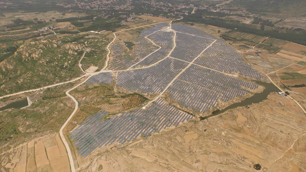 Barren Mountain and Solar Power Plants Sishui, China 20MW 丨 Layout and Base Design The success of the Sishui 20MW project is thanks to its specific design to the mountain region.