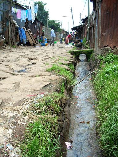 1.2 WASH in urban areas Figure 1.3 A sum area of an Ethiopian town showing faeces in the drainage channe. WASH services shoud ideay be provided for the whoe urban area at a times.