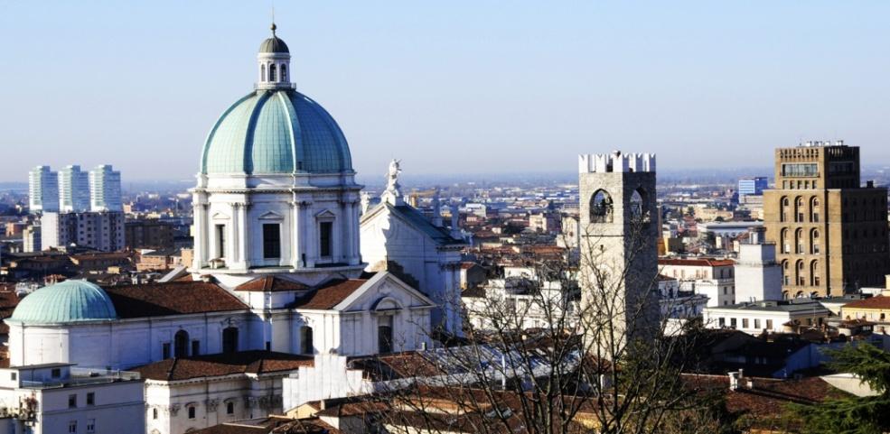 CASE STUDY I: DOOR TO DOOR GARBAGE COLLECTION IN THE CITY OF BRESCIA Brescia is moving from a binsbased system to a door-to-door service Municipality needs to: Re-organize the activity of a huge