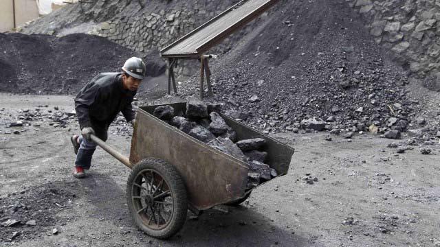IEA, 10 months ago: Coal becomes more important than oil Coal worker in the Shanxi province: China emphasizes on coal (photo: REUTERS) China and India need enormous amounts of