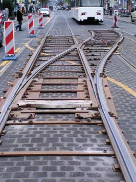 Controlling and coordinating railway traffic requires the highest degree of reliability.