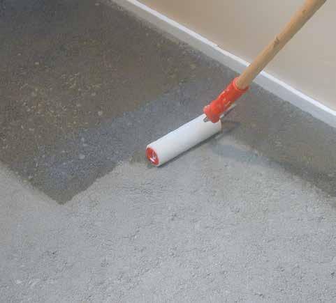 ANHYDRITE SCREEDS: before installing tiles, anhydrite screeds must be sanded, de-dusted and primed (with PRIMER G or ECO PRIM T, for example).