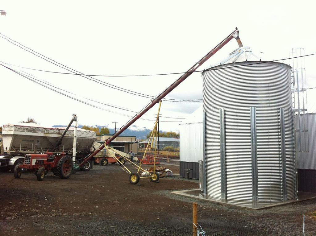 PELLET OR CHIP SILO Portable Auger Delivery