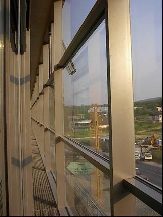 figure 3.29 and 3.30). In this project standard curtain wall profiles were used.