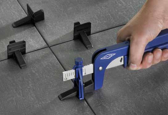 The optimum tensioning distance is adjusted by setting the tile thickness on the pliers.
