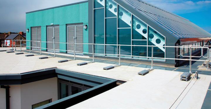 BENCHMARK TOPSPAN ROOF SYSTEM / STANDING SEAM & MEMBRANE One Centre, Hartlepool, UK BENCHMARK TOPSPAN 1000mm Cover Width Core Thickness 160mm 108mm PRODUCT SPECIFICATIONS AND ACCREDITATIONS Reference
