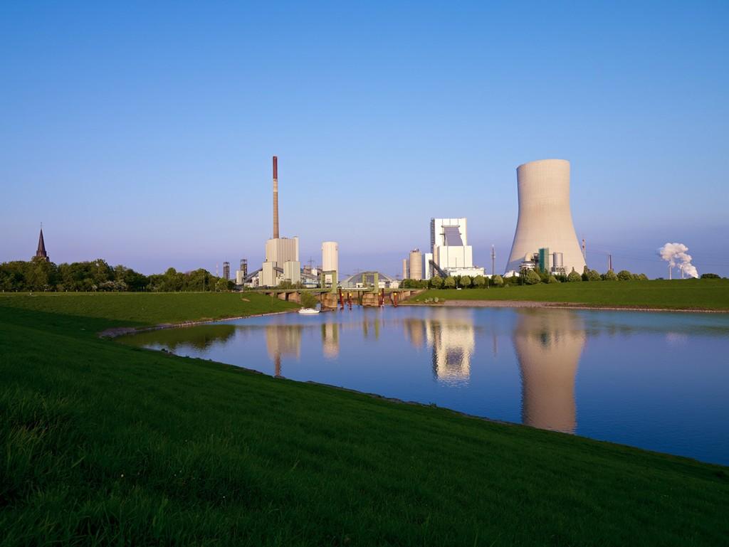 Bełchatów - Retrofitting the EU s Largest Power Plant Site Dr. Christian Storm, Dr.