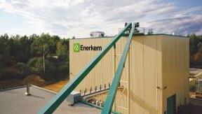 Enerkem: a global cleantech company WESTBURY DEMO EDMONTON 1 ST FULL SCALE FACILITY COMMERCIAL GROWTH SHERBROOKE LAB & PILOT VARENNES (QC) + INTERNATIONAL