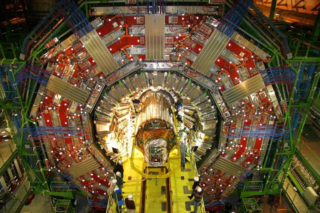 Innovation at the edge of physics: the vacuum systems of the CMS detector at CERN Challenges for