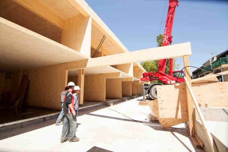 GLULAM AND CLT STRUCTURE 5 X LIGHTER THAN CONCRETE STRUCTURE CNBC 2005: ALTERNATIVE WITH