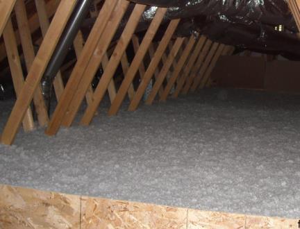 R-E-IBL2 Damp Blown Damp blown cellulose is typically used in new construction or major renovations and sticks to the framing to fill the cavity.