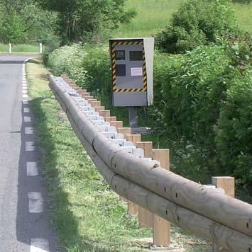 the lower log is most active. Thanks to a small working width, this guardrail is especially recommended for protecting obstacles on the side of roads, particularly trees.