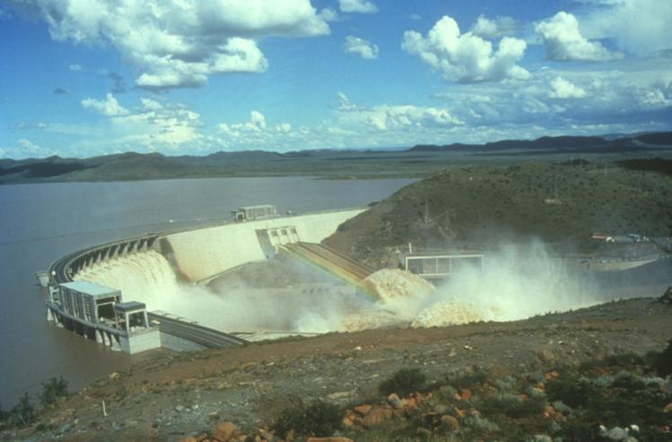 Hydro Energy Existing: Hydroelectric power stations at Gariep (360 MW) and Vanderkloof (240 MW) dams Caharo Bassa in