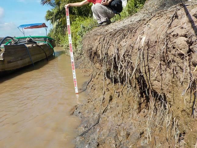River Bank Erosion a) Types of Erosion Ben Tre Water Management Project (JICA 3) EIA Report Source: JICA B-SWAMP Survey Team (2016) Riverbank erosion and sediment deposition are regarded as