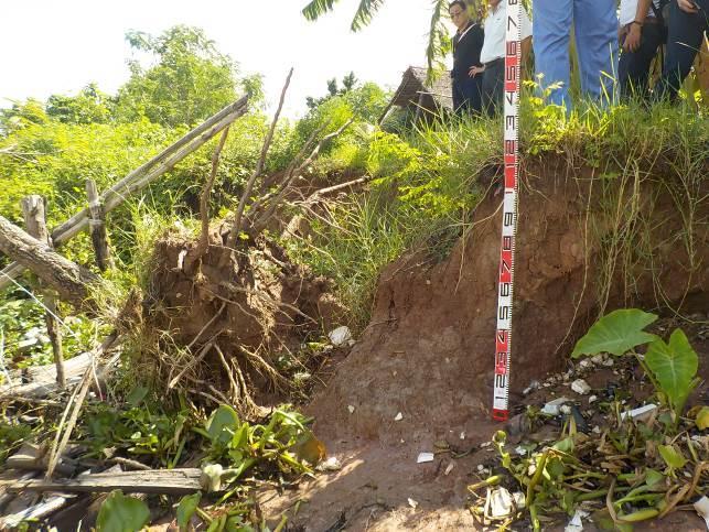 The project cannot protect all riverbanks from erosion in and around Ben Tre, so that the project shall deal with the riverbank erosions only at and vicinity of the sluice gates to be constructed.