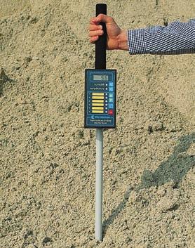moisture content. Measuring range: 0-20% with +/- 0,2% accuracy. Frequency: 50 Mhz; RS232 data link; over 150 readings storage.