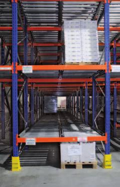 The pallets are stored in several rows one behind the other and on several storage levels. They are placed in the racks by low or high lift pallet trucks.