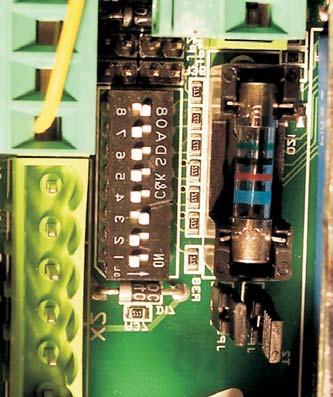 .. SET UP Weld Controller has an option to weld in SEAM WELDING mode, where the cycle repeats itself as long as the trigger is depressed. In order to activate SEAM WELDING mode, place dip switch (pos.