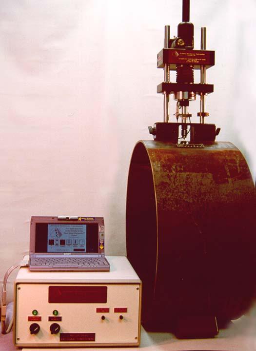 Fig. 2 The testing head of the miniature SSM system is mounted on a 610-mm (24-inch) diameter X-52 steel pipe.